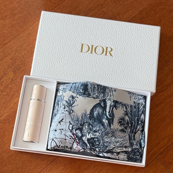 Dior Other - Dior Makeup set w a bag